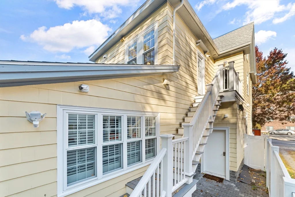 4 bed, 2 bath apartment for rent at 205 Mountain Ave Unit 2, Malden — photo 3 of 30