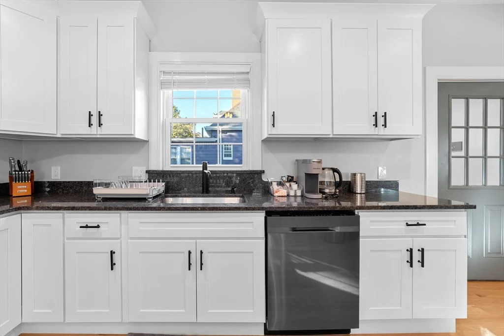 4 bed, 2 bath apartment for rent at 205 Mountain Ave Unit 2, Malden — photo 8 of 30