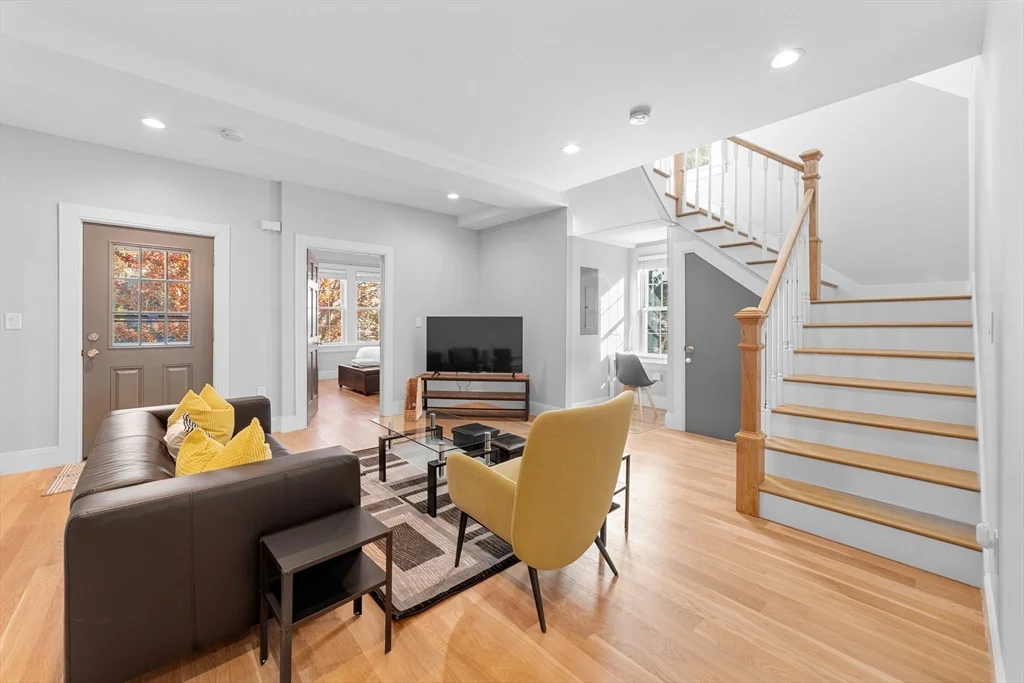 4 bed, 2 bath apartment for rent at 205 Mountain Ave Unit 2, Malden — photo 5 of 30
