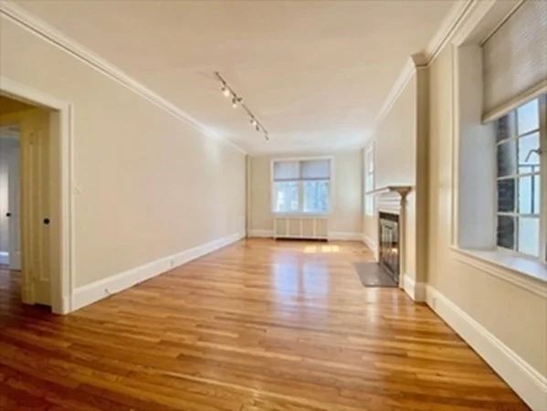3 bed, 1 bath apartment for rent at 205 Mt Auburn St Unit 1D, West Cambridge — photo 3 of 20