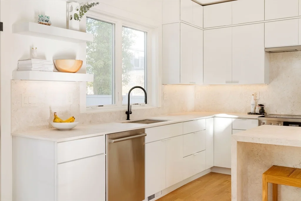 4 bed, 3 bath apartment for rent at 205 Pearl St, Cambridgeport — photo 4 of 41