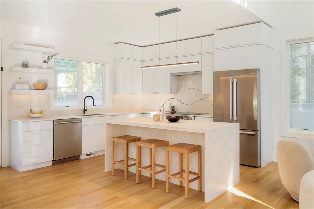 4 bed, 3 bath apartment for rent at 205 Pearl St, Cambridgeport — photo 3 of 41