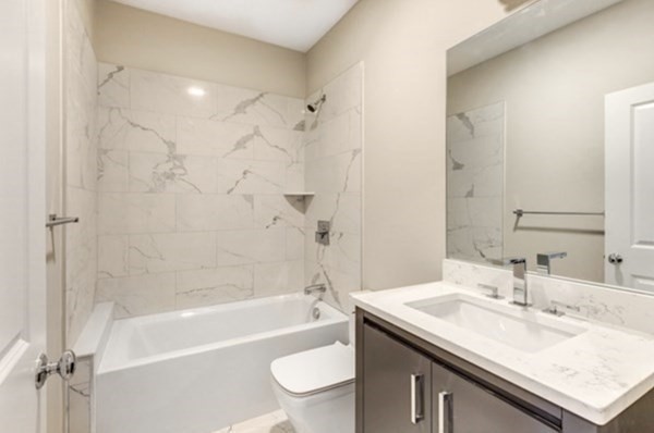 2 bed, 2 bath apartment for rent at 205 W 8th St Unit 4, South Boston — photo 18 of 22