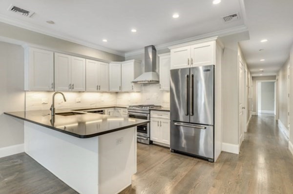 2 bed, 2 bath apartment for rent at 205 W 8th St Unit 4, South Boston — photo 5 of 22