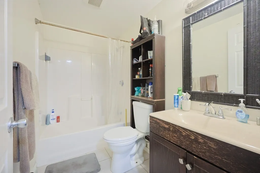 4 bed, 2 bath apartment for rent at 205 West Sixth St Unit 1, South Boston — photo 14 of 28