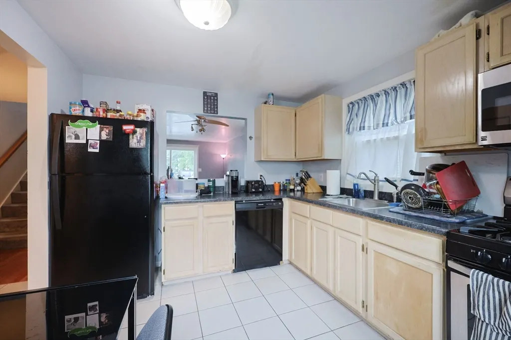 4 bed, 2 bath apartment for rent at 205 West Sixth St Unit 1, South Boston — photo 10 of 28