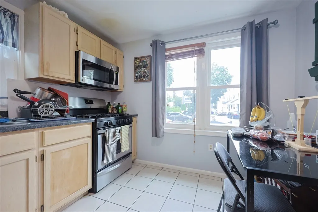 4 bed, 2 bath apartment for rent at 205 West Sixth St Unit Th, South Boston — photo 7 of 28