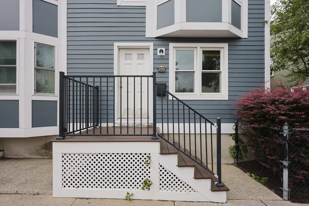 4 bed, 2 bath apartment for rent at 205 West Sixth St Unit Th, South Boston — photo 27 of 28