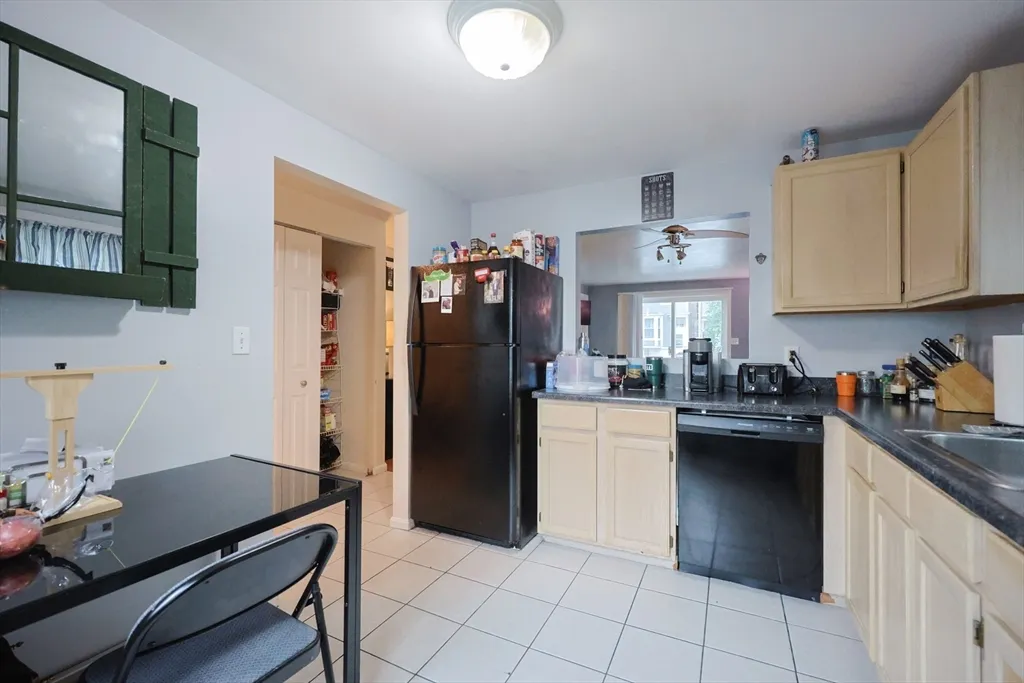 4 bed, 2 bath apartment for rent at 205 West Sixth St Unit Th, South Boston — photo 9 of 28