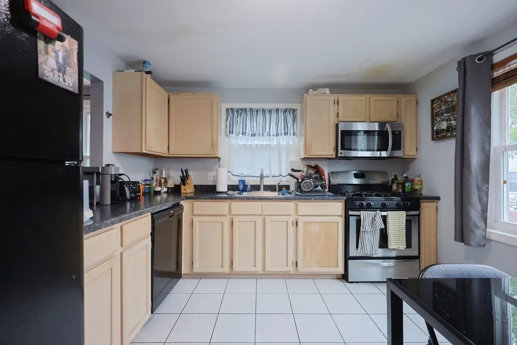 4 bed, 2 bath apartment for rent at 205 West Sixth St Unit Th, South Boston — photo 6 of 28