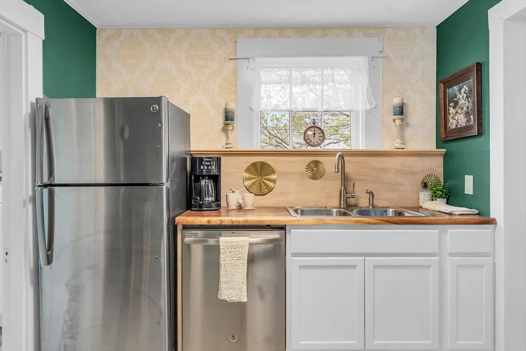 2 bed, 1 bath apartment for rent at 205c Main St Unit 3, Groton — photo 4 of 20