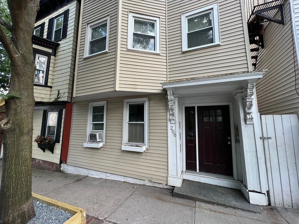 2 bed, 1 bath apartment for rent at 206 Bunker Hill St Unit 2, Charlestown — photo 7 of 7