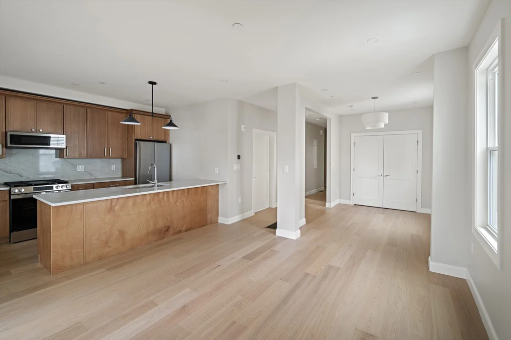 3 bed, 3 bath apartment for rent at 206 Byron St Unit 1, East Boston — photo 4 of 19