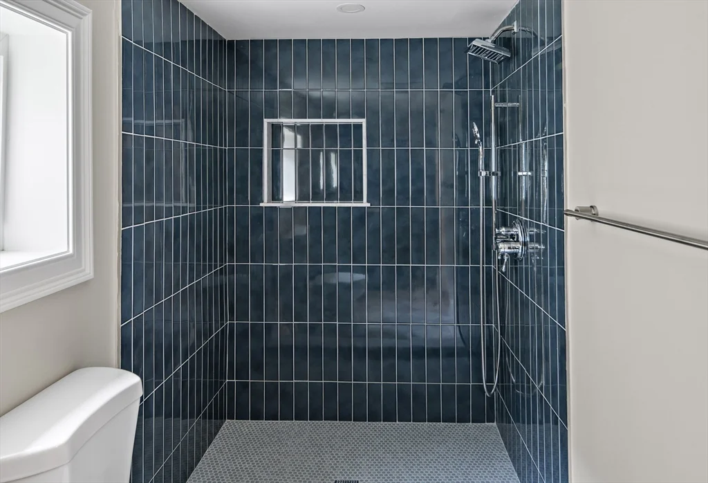 3 bed, 3 bath apartment for rent at 206 Byron St Unit 1, East Boston — photo 13 of 19