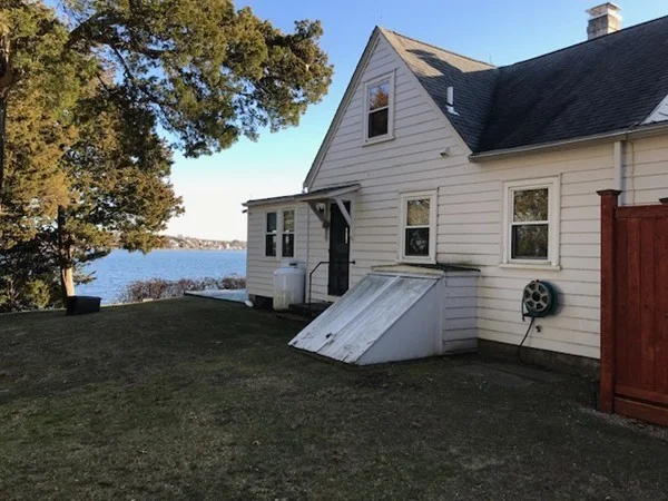4 bed, 2 bath apartment for rent at 206 Cadmans Neck Rd Unit VAC RENTAL, South Westport — photo 1 of 24