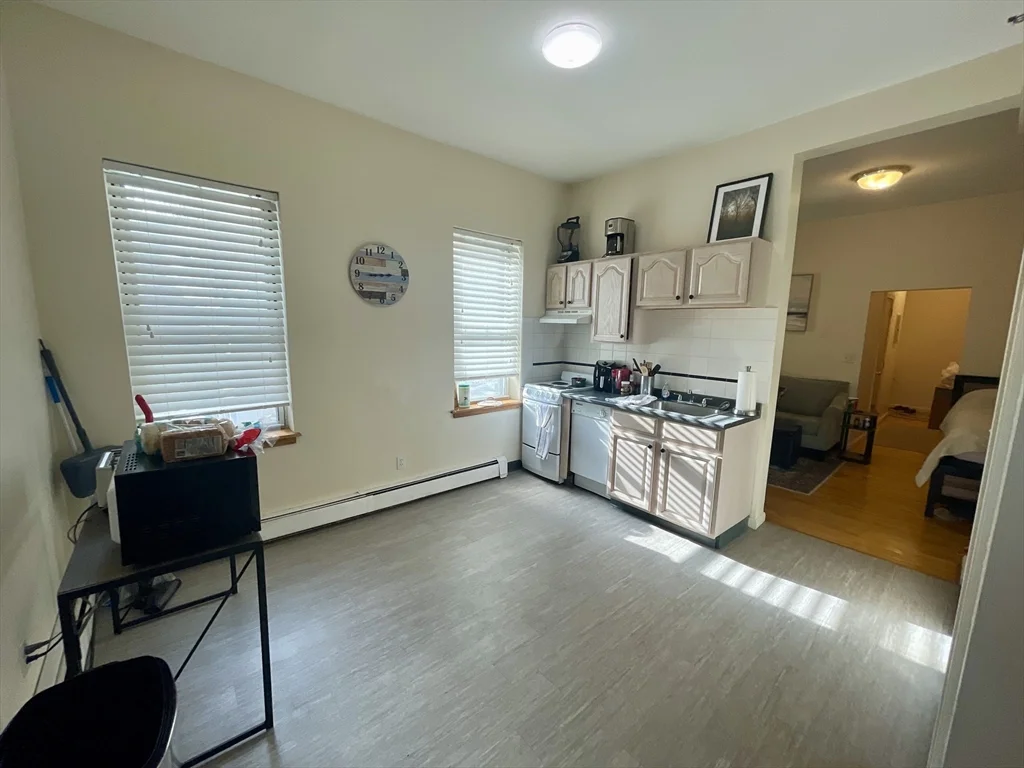 Studio bed, 2 bath apartment for rent at 206 Chestnut Hill Ave Unit 4, Brighton — photo 4 of 6