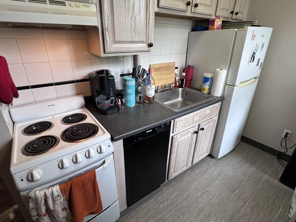 1 bed, 1 bath apartment for rent at 206 Chestnut Hill Ave Unit 9, Brighton — photo 4 of 4