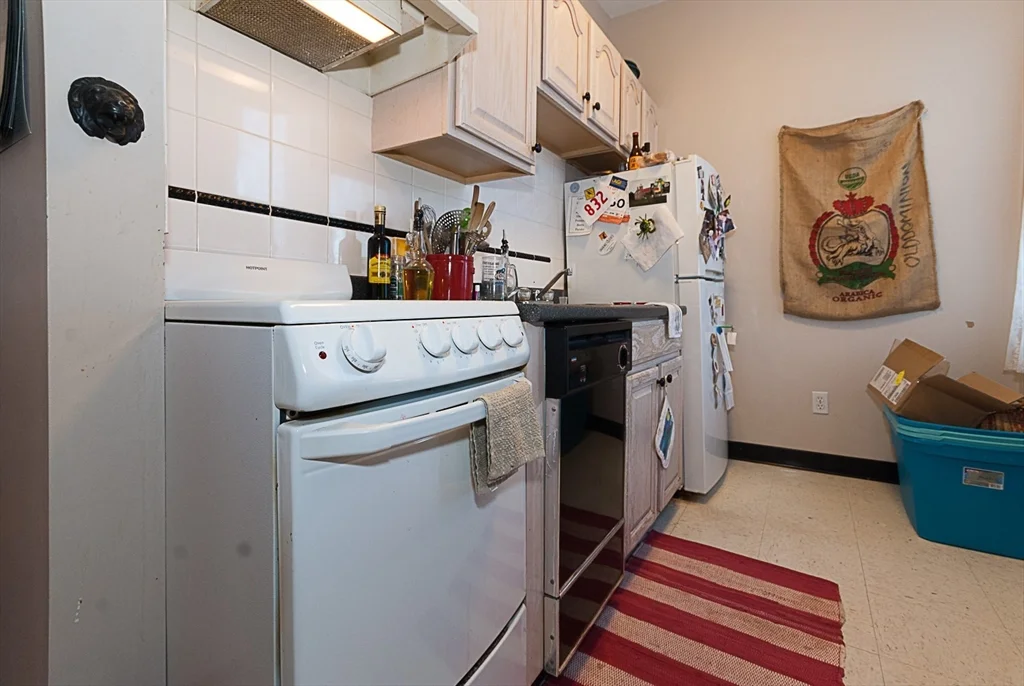 1 bed, 1 bath apartment for rent at 206 Chestnut Hill Ave Unit 9, Brighton — photo 1 of 4