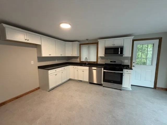 3 bed, 2 bath apartment for rent at 206 Comfort St Unit 206, Bridgewater — photo 4 of 24