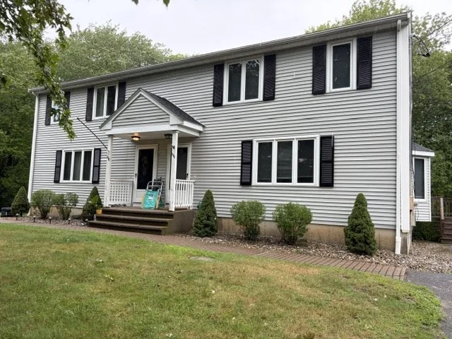 3 bed, 2 bath apartment for rent at 206 Comfort St Unit 206, Bridgewater — photo 1 of 24