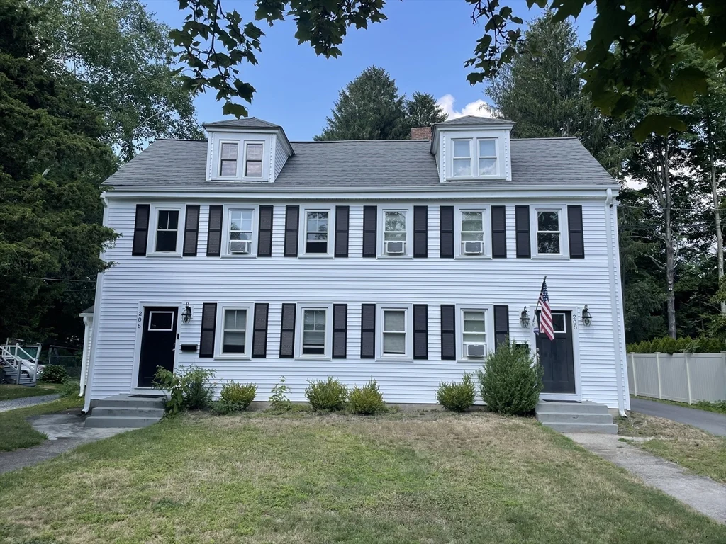 3 bed, 2 bath apartment for rent at 206 Concord St Unit 1, Newton Lower Falls — photo 1 of 15