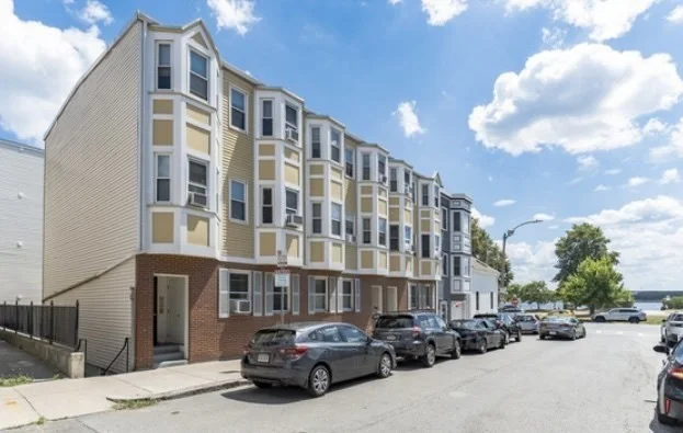 2 bed, 1 bath apartment for rent at 206 H St Unit 2, South Boston