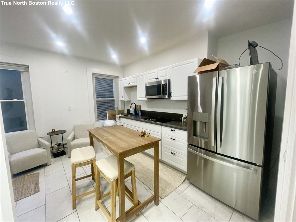 1 bed, 1 bath apartment for rent at 206 Hanover St Unit 1, North End — photo 2 of 14