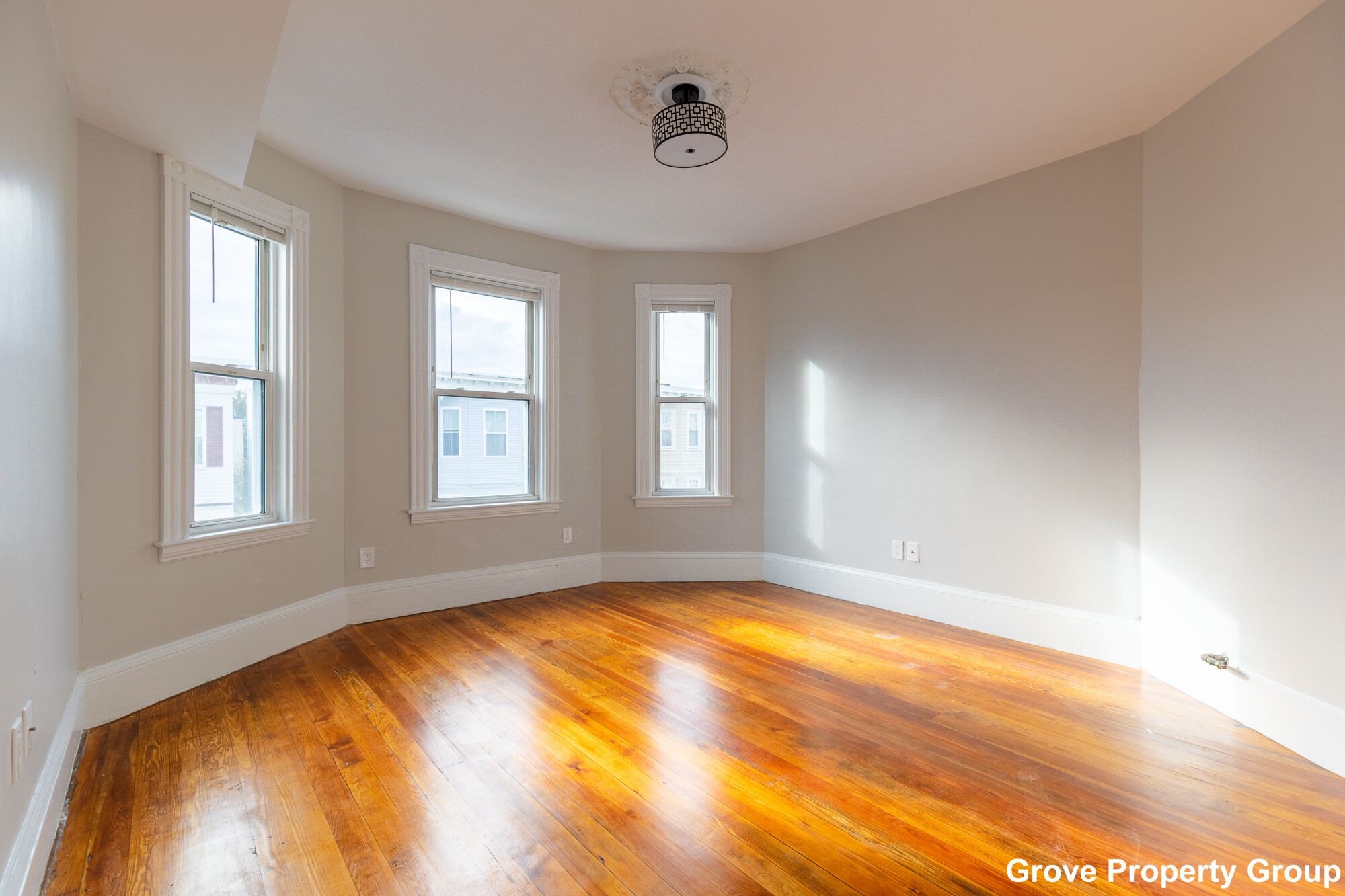 5 bed, 2 bath apartment for rent at 206 L St Unit 3, South Boston — photo 8 of 15