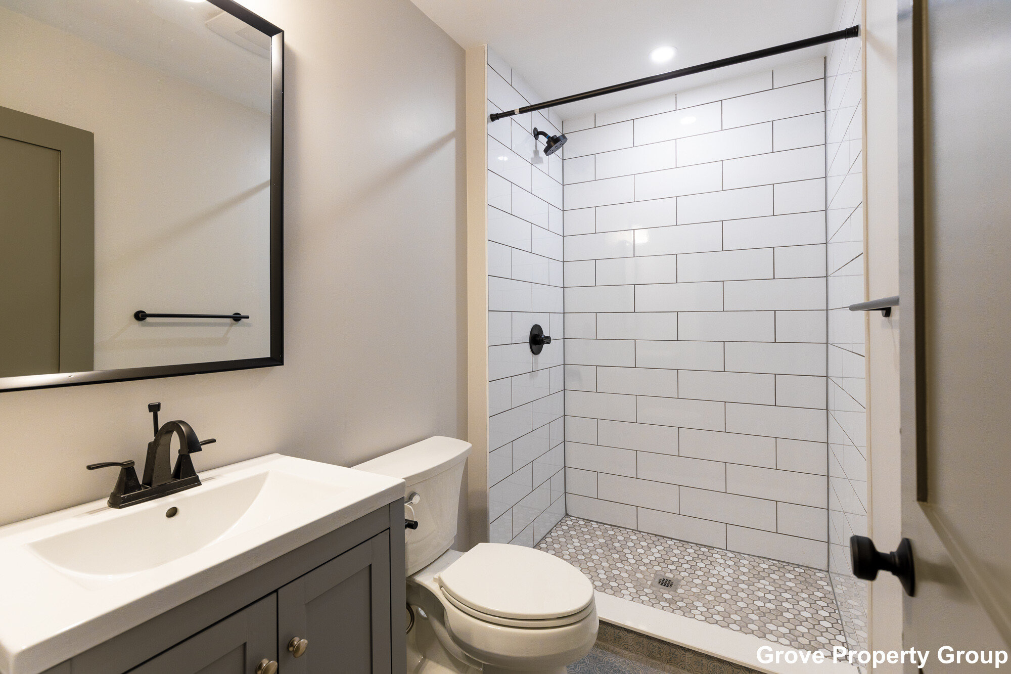 5 bed, 2 bath apartment for rent at 206 L St Unit 3, South Boston — photo 2 of 15
