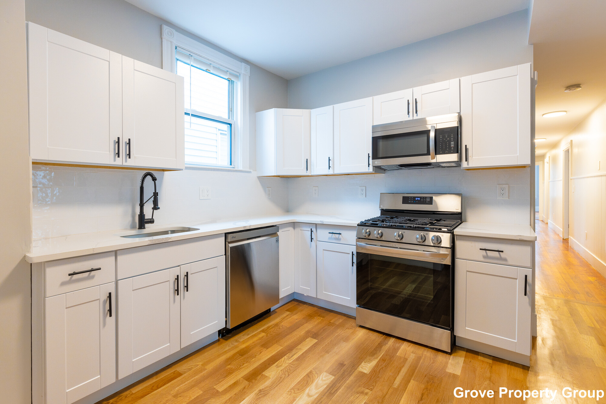 5 bed, 2 bath apartment for rent at 206 L St Unit 3, South Boston