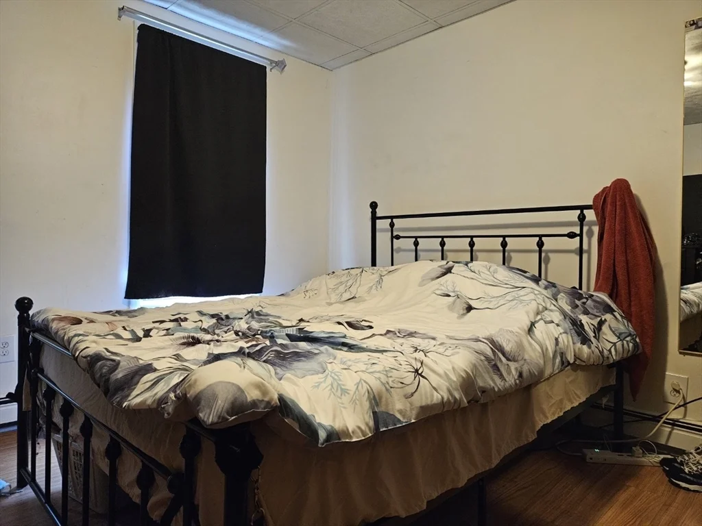 3 bed, 1 bath apartment for rent at 206 Paris St Unit 2, East Boston — photo 6 of 7