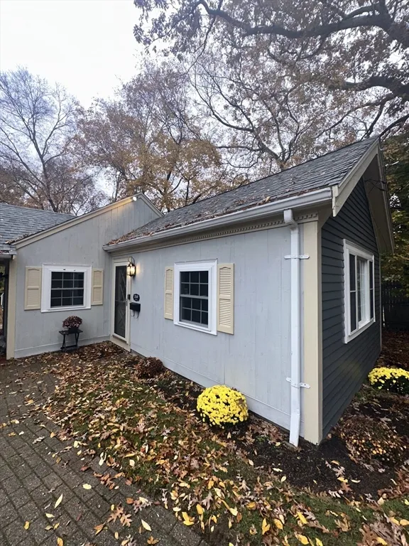 1 bed, 1 bath apartment for rent at 206 R Mill St Unit R, Randolph — photo 1 of 9