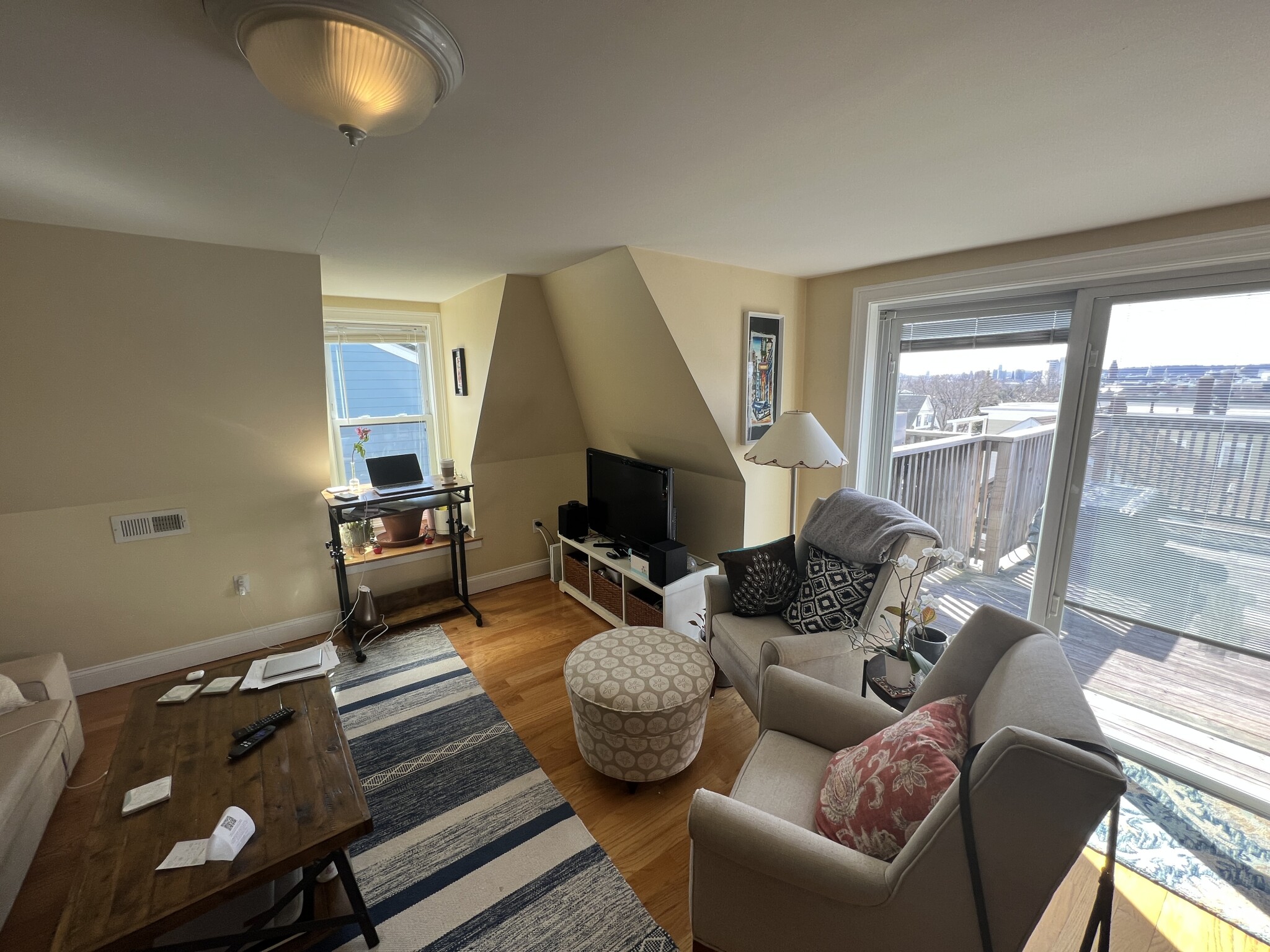 1 bed, 1 bath apartment for rent at 206 Summer St Unit 3, Spring Hill — photo 1 of 26