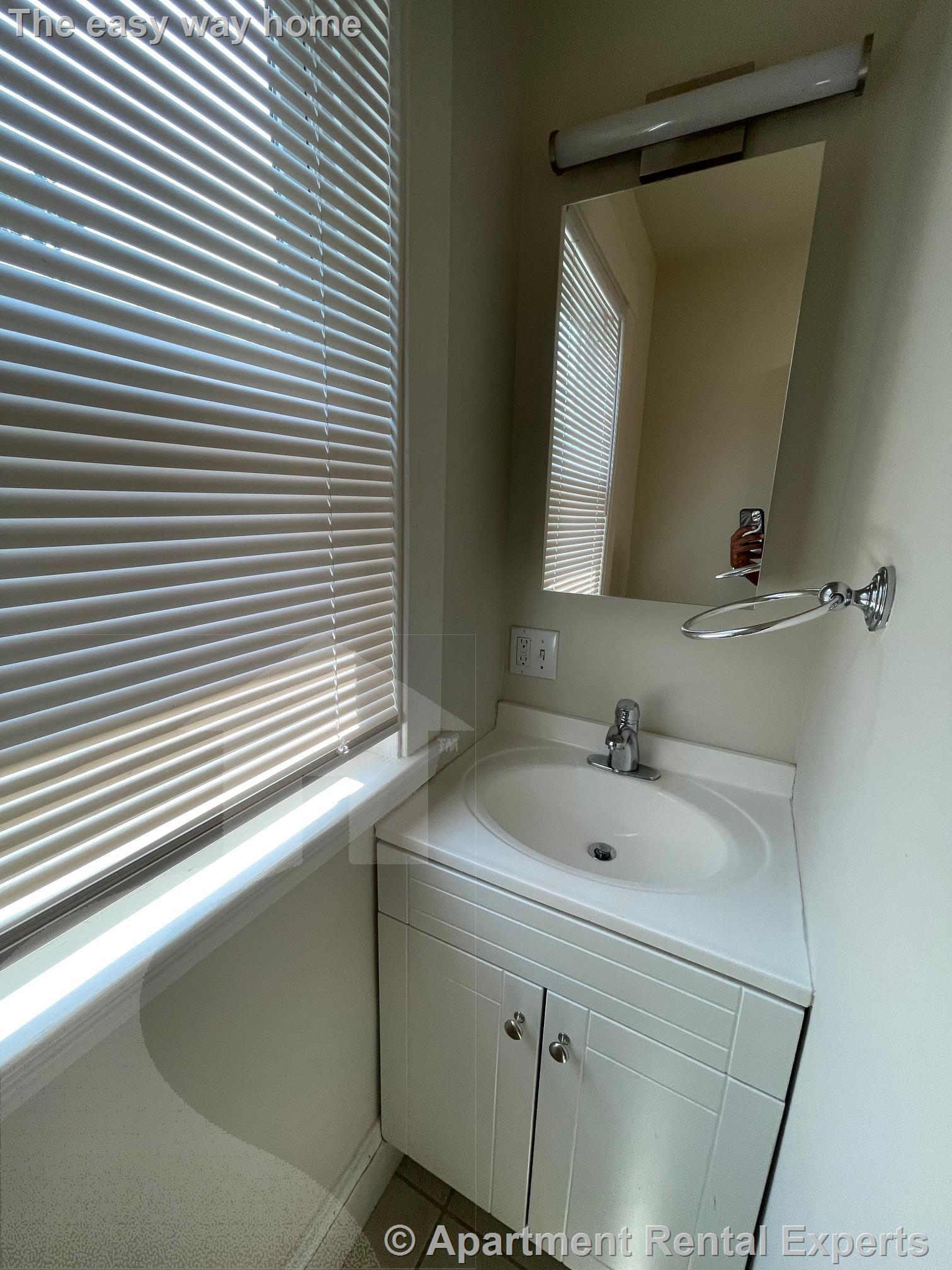 2 bed, 1 bath apartment for rent at 206 West Emerson St Unit 2R, Other — photo 13 of 18