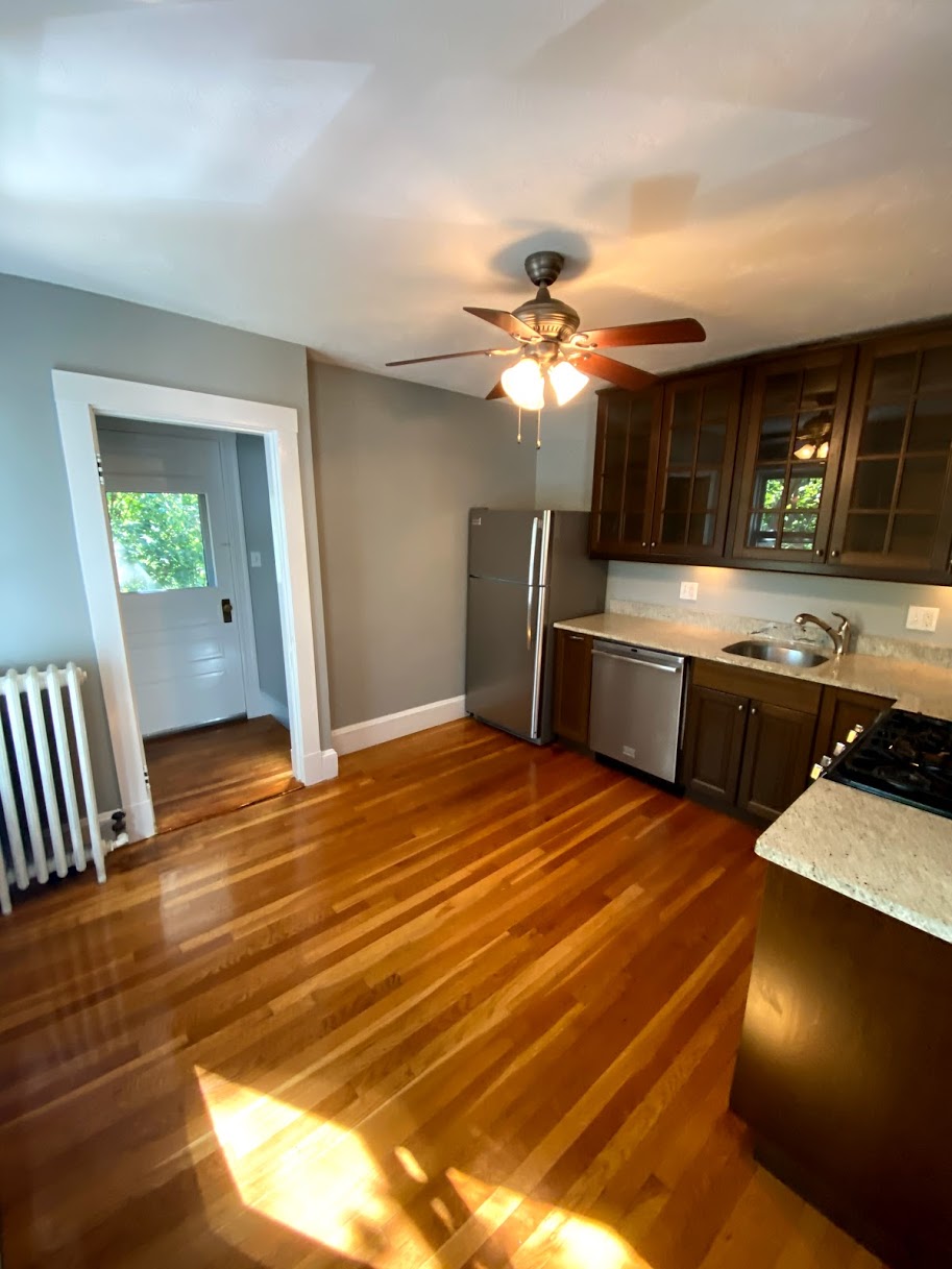 3 bed, 1 bath apartment for rent at 206 Weston St Unit 2, Cedarwood — photo 2 of 19