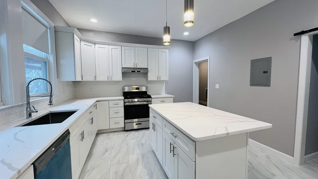 4 bed, 3 bath apartment for rent at 206 Winchester St Unit 206, Coolidge Corner — photo 1 of 14