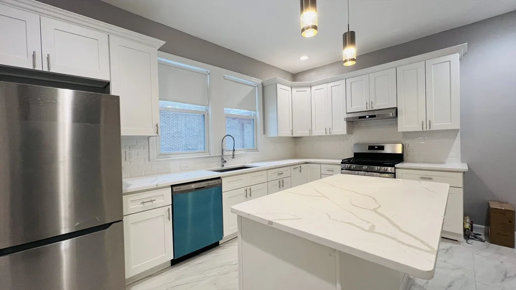 4 bed, 3 bath apartment for rent at 206 Winchester St Unit 206, Coolidge Corner — photo 2 of 14