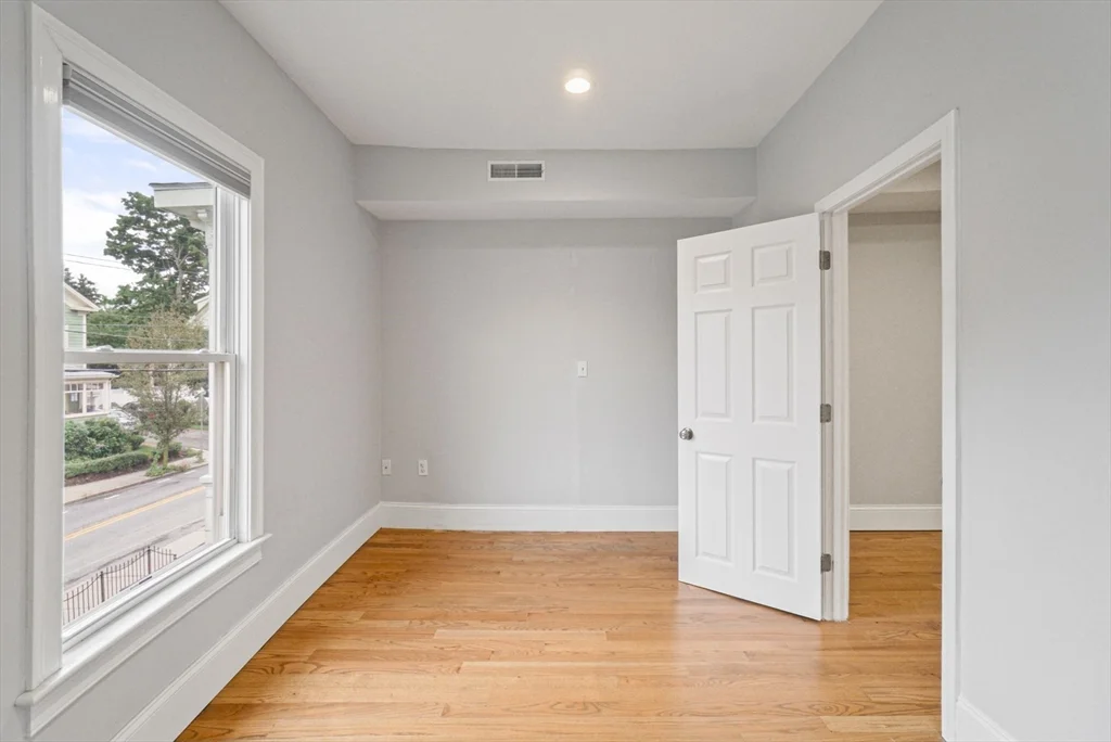 3 bed, 2 bath apartment for rent at 206 Winthrop St Unit 206, Medford — photo 12 of 31