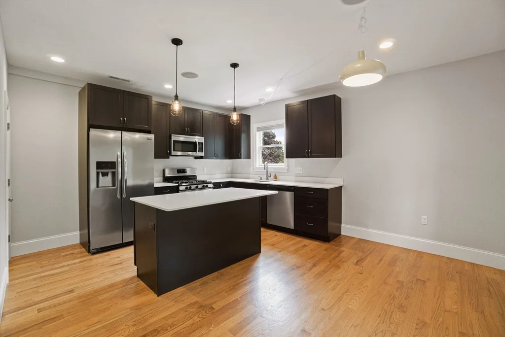 3 bed, 2 bath apartment for rent at 206 Winthrop St Unit 206, Medford — photo 6 of 31