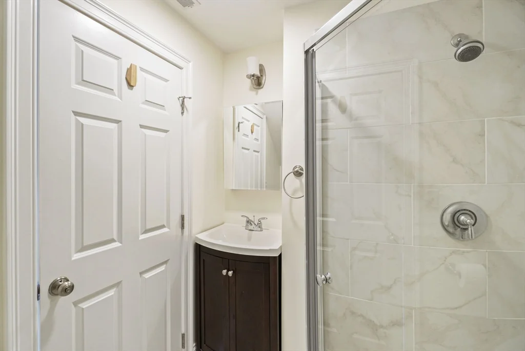 3 bed, 2 bath apartment for rent at 206 Winthrop St Unit 206, Medford — photo 23 of 31