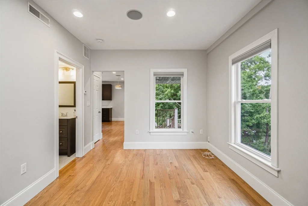 3 bed, 2 bath apartment for rent at 206 Winthrop St Unit 206, Medford — photo 10 of 31