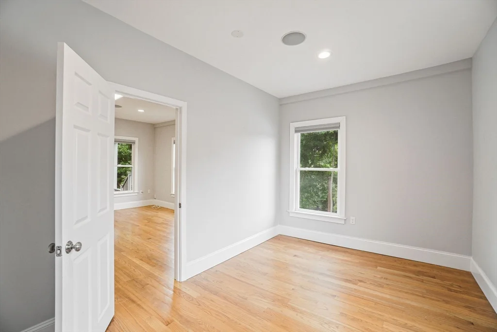 3 bed, 2 bath apartment for rent at 206 Winthrop St Unit 206, Medford — photo 13 of 31
