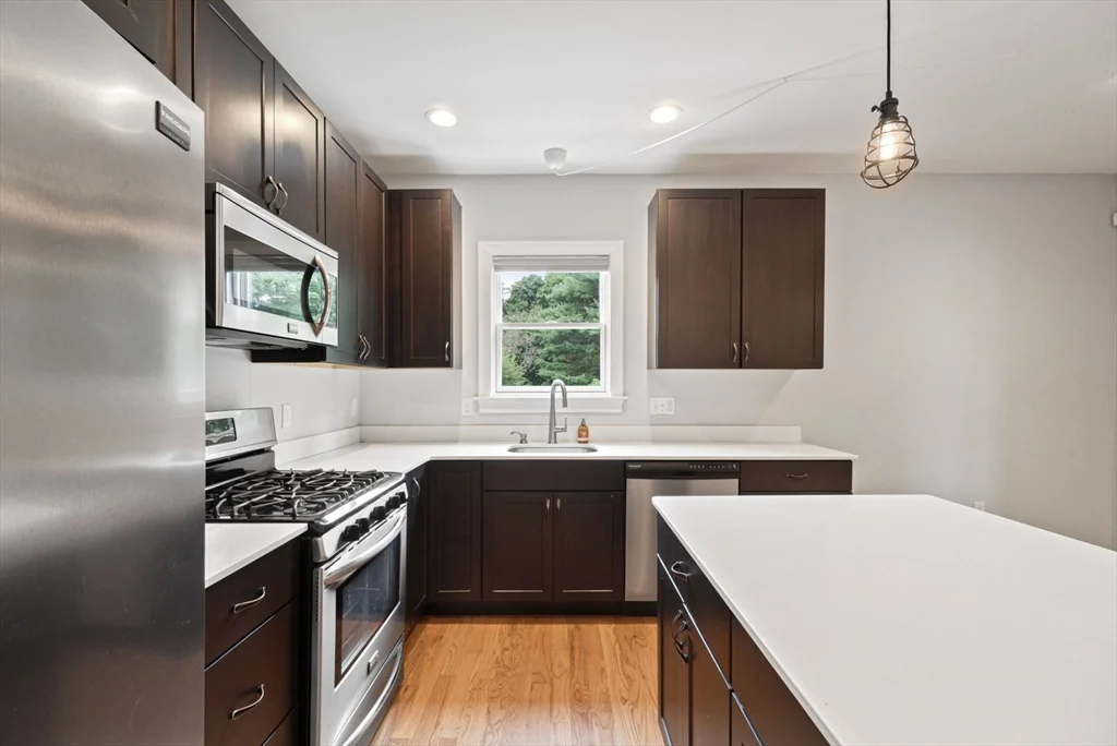 3 bed, 2 bath apartment for rent at 206 Winthrop St Unit 206, Medford — photo 4 of 31
