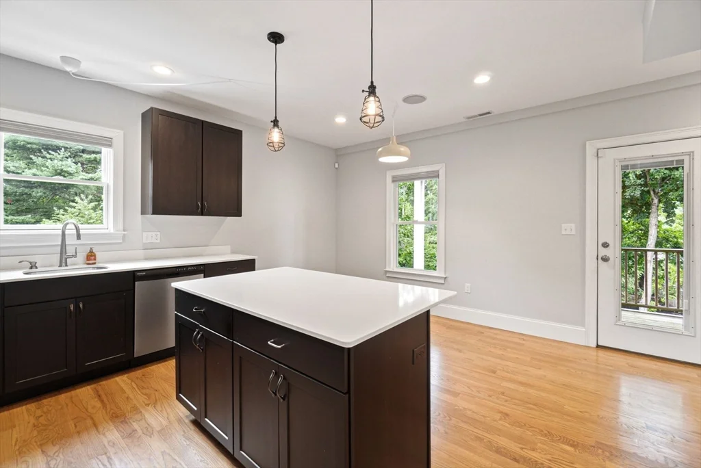 3 bed, 2 bath apartment for rent at 206 Winthrop St Unit 206, Medford — photo 5 of 31