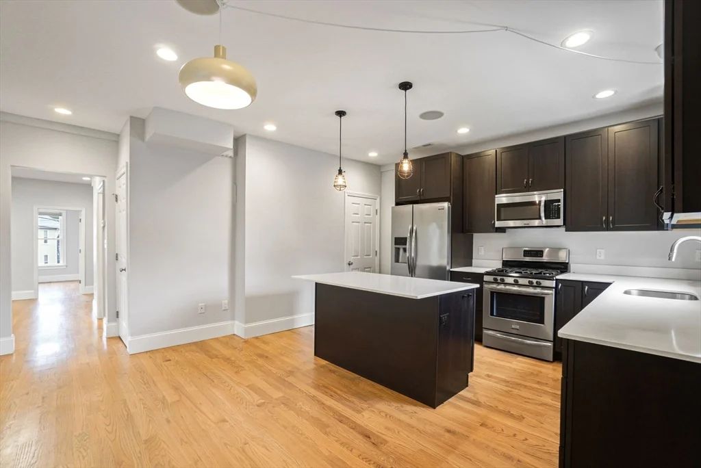 3 bed, 2 bath apartment for rent at 206 Winthrop St Unit 206, Medford — photo 3 of 31