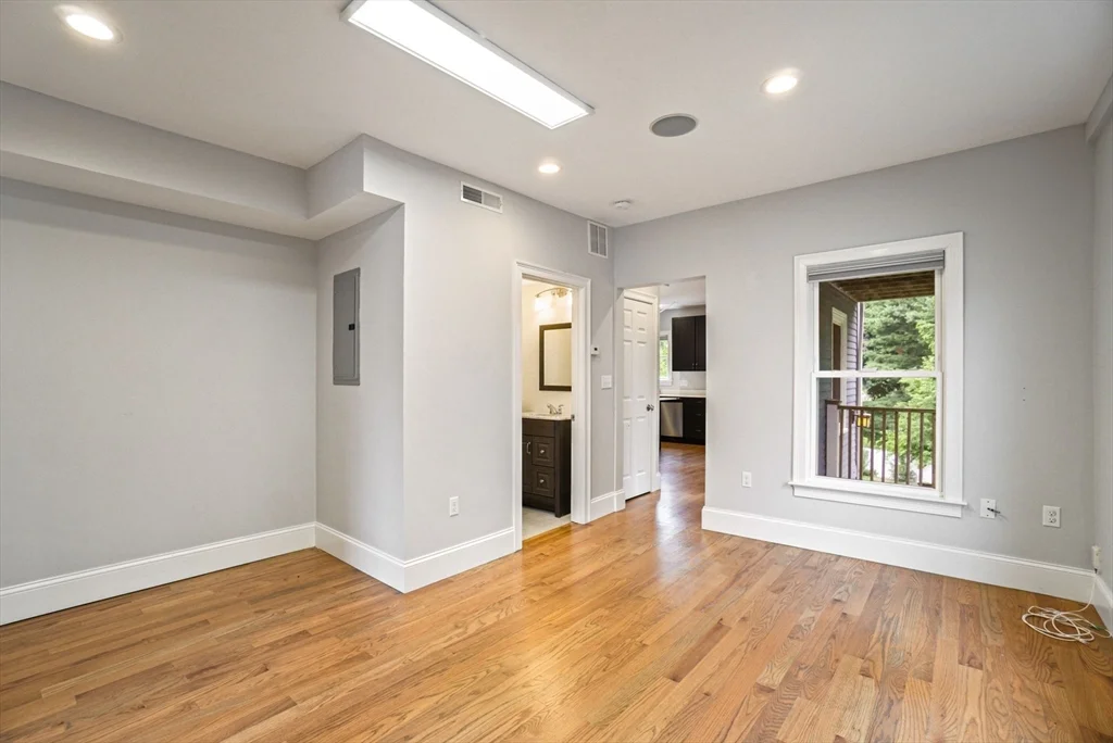 3 bed, 2 bath apartment for rent at 206 Winthrop St Unit 206, Medford — photo 9 of 31