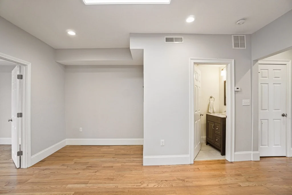 3 bed, 2 bath apartment for rent at 206 Winthrop St Unit 206, Medford — photo 8 of 31
