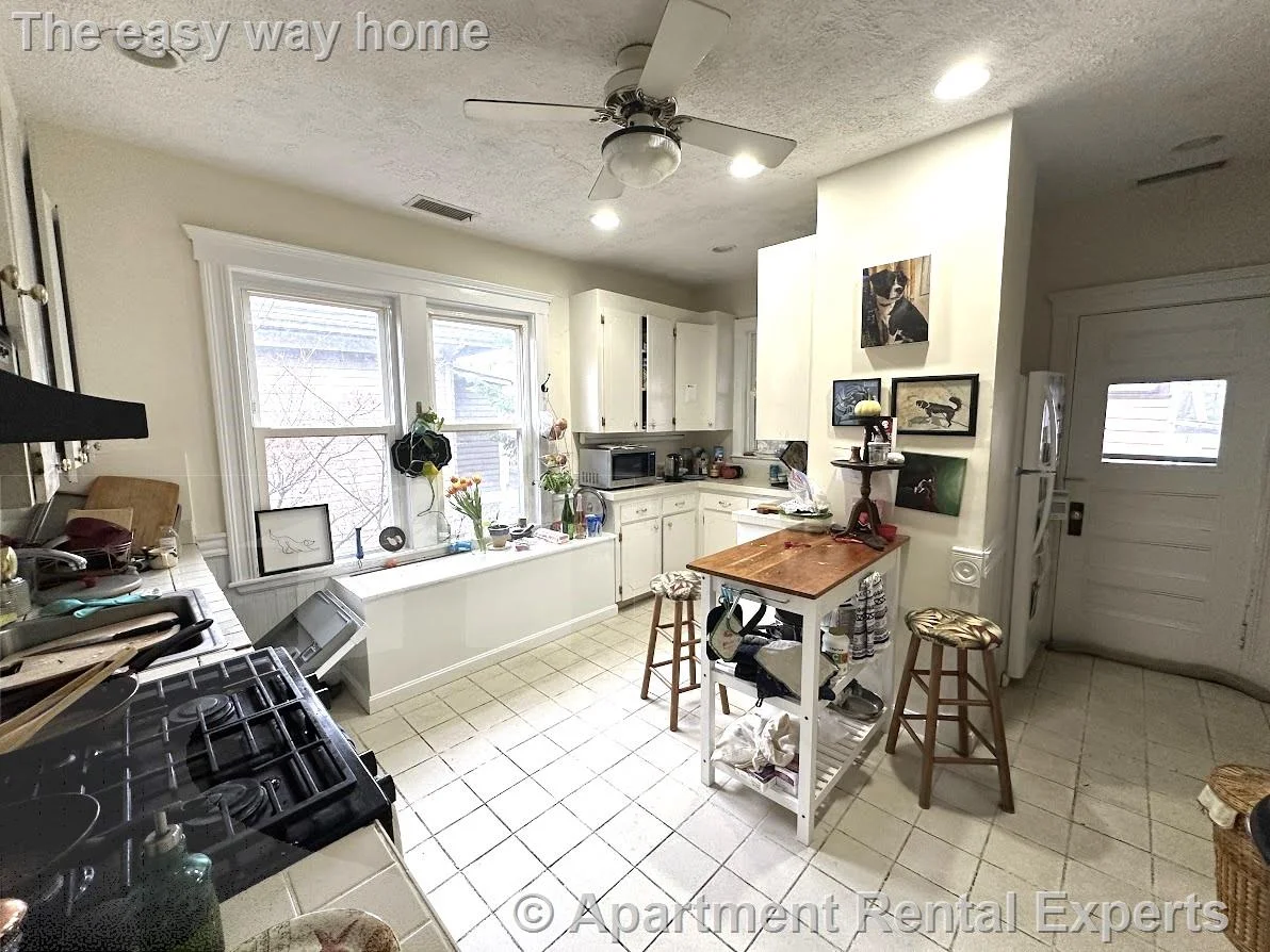 5 bed, 2 bath apartment for rent at 207 Boston Ave Unit A, Tufts