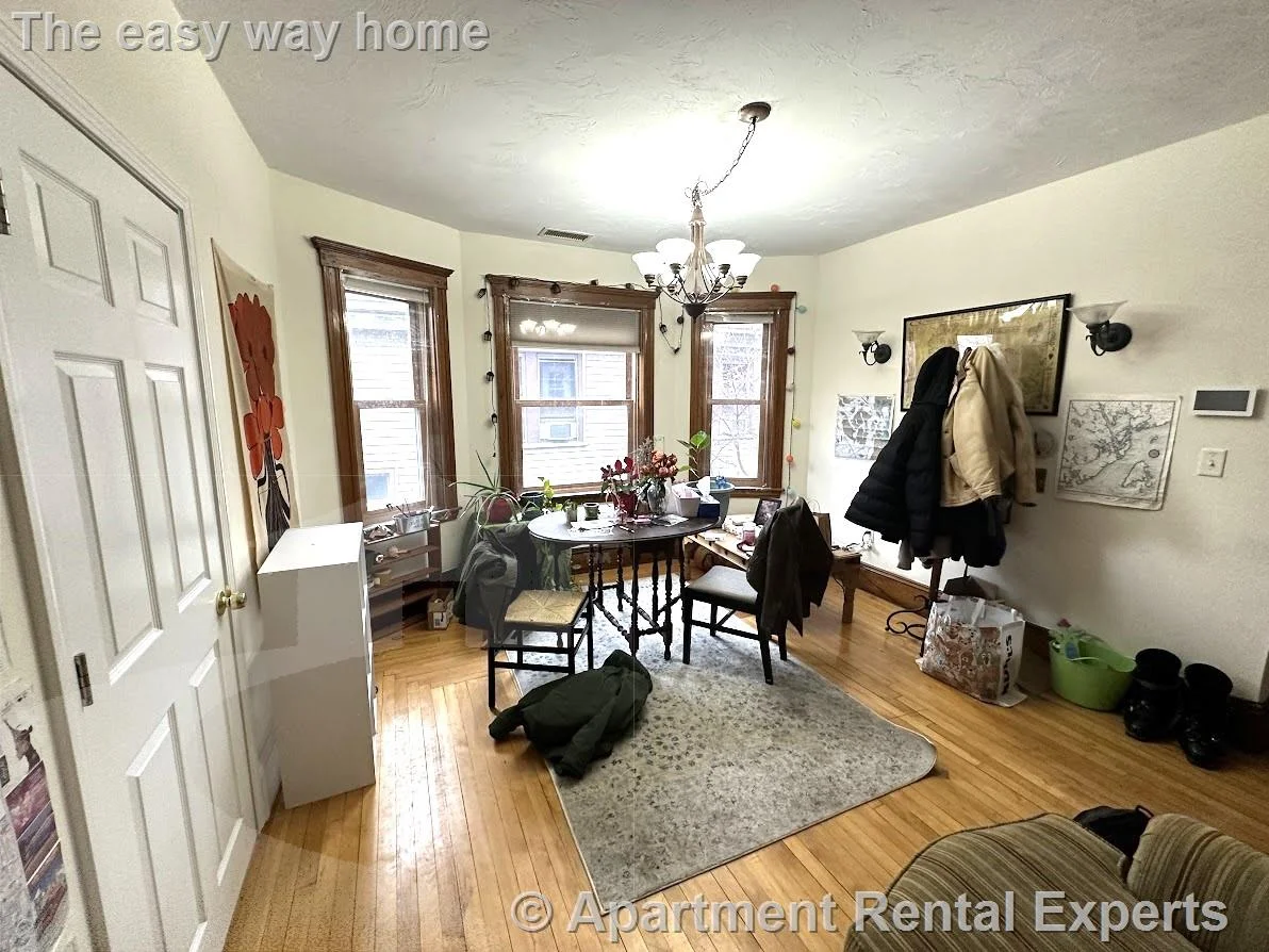 5 bed, 2 bath apartment for rent at 207 Boston Ave Unit A, Tufts — photo 4 of 19