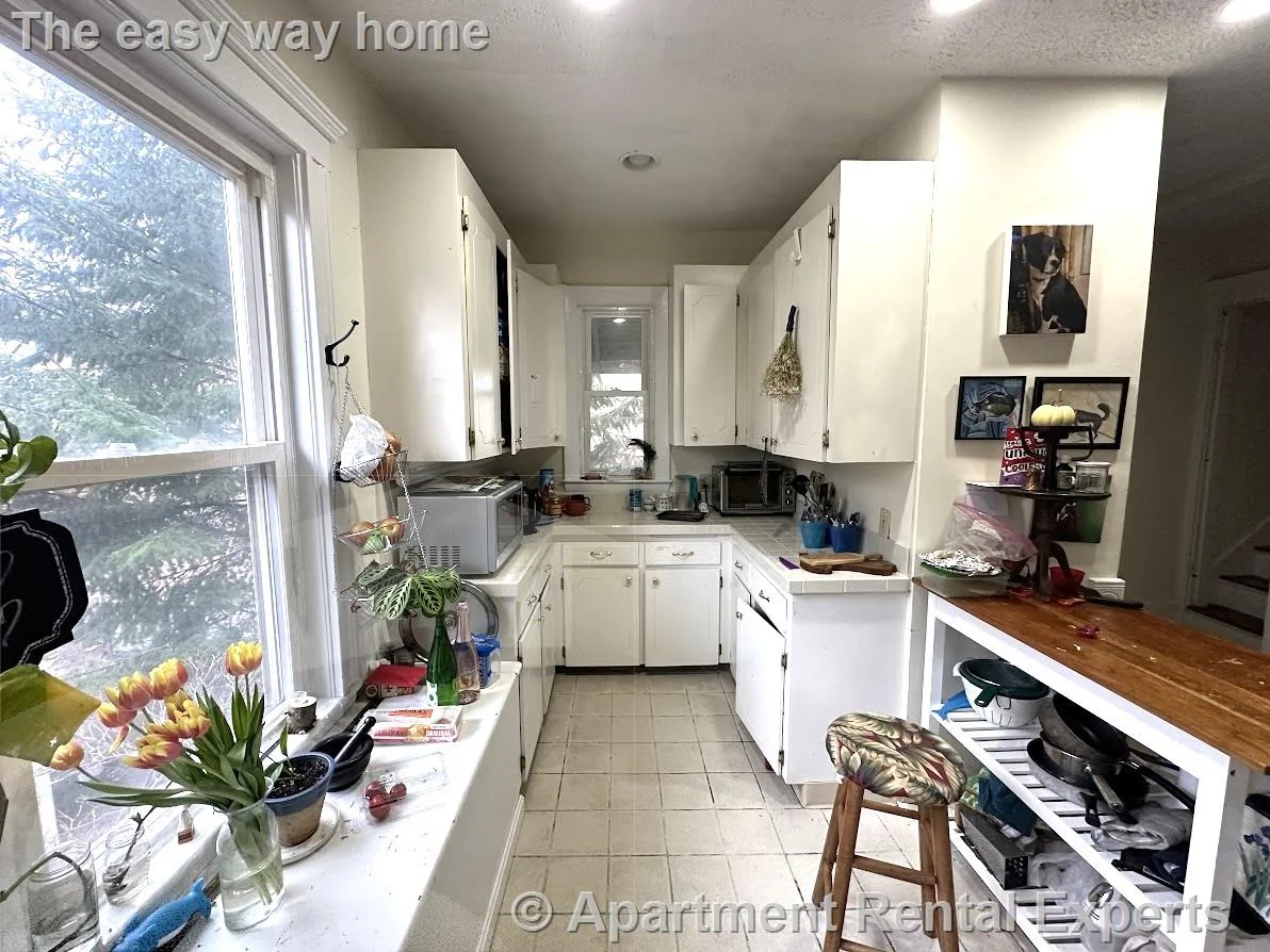 5 bed, 2 bath apartment for rent at 207 Boston Ave Unit A, Tufts — photo 2 of 19